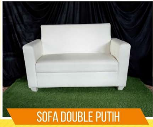 sofa double putih